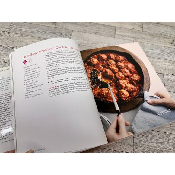 41067. Weight Watchers One Pot Cookbook 2012 HCDJ WW Recipes - Yum! - Picture 2 of 16